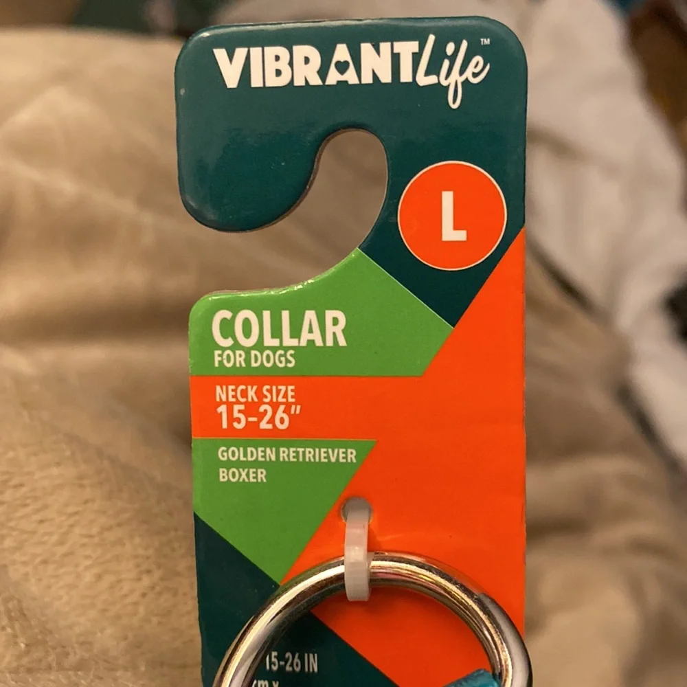 New Vibrant life dog color size Large teal in color. Neck size 15”-26”